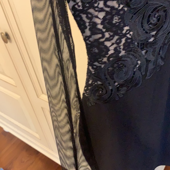 Black dress - Picture 3 of 4